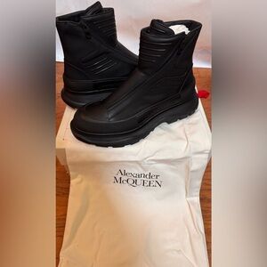 Alexander McQueen Men’s Tread Slick Moto Boot (757712WHYKF)